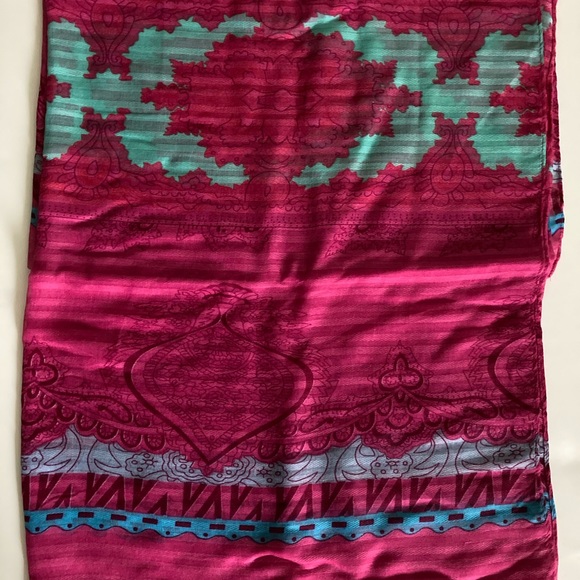 🛍 Vibrant Butterfly Print Long Scarf, Cerise Pink/Multicolored - Picture 3 of 3